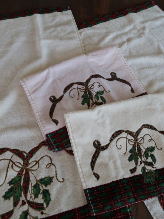 2 Sets Lenox Christmas Towels Hand & Fingertip Holiday Nouveau - Picture 2 of 6